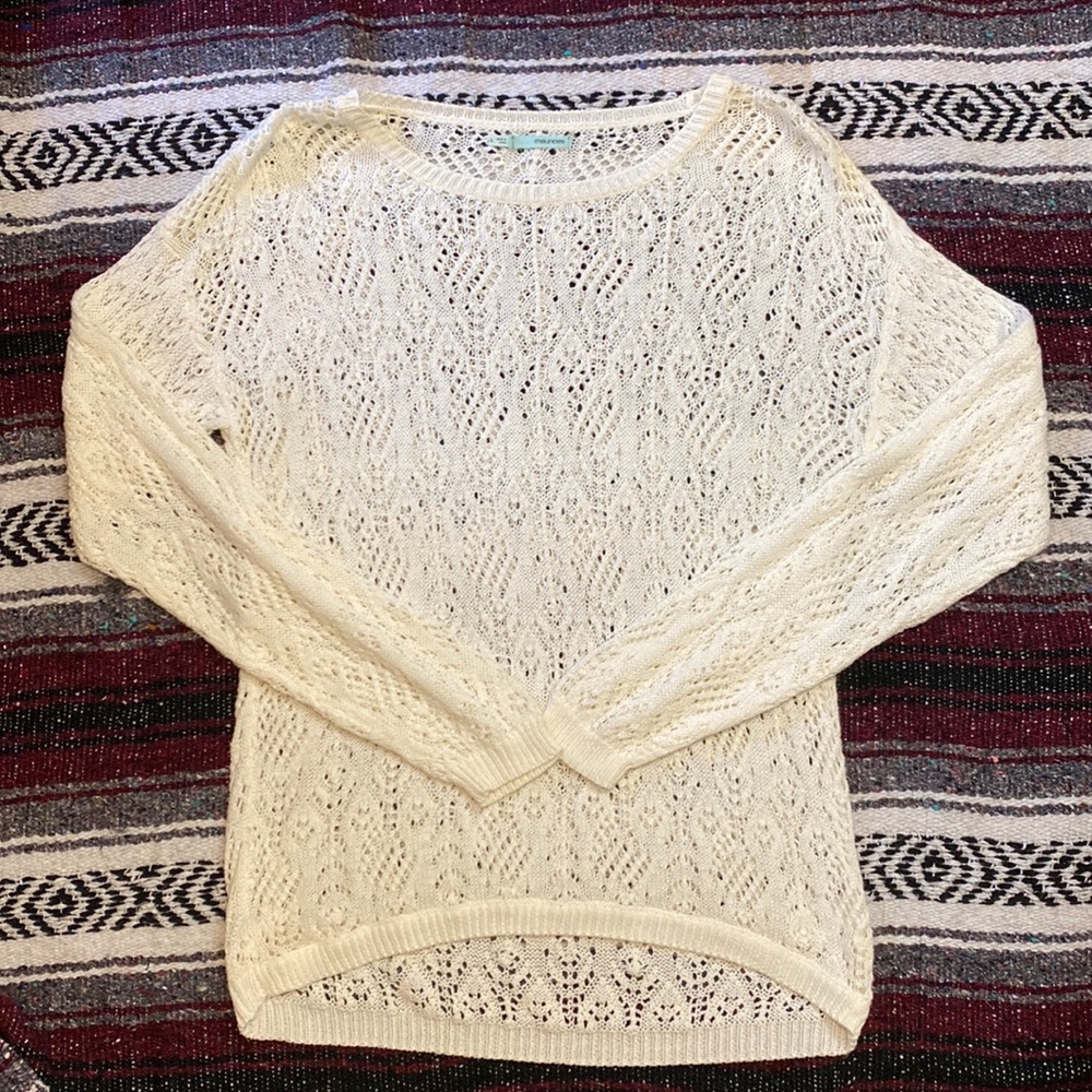 Maurice’s oversized slouchy white crochet sweater sized large, fits small & med